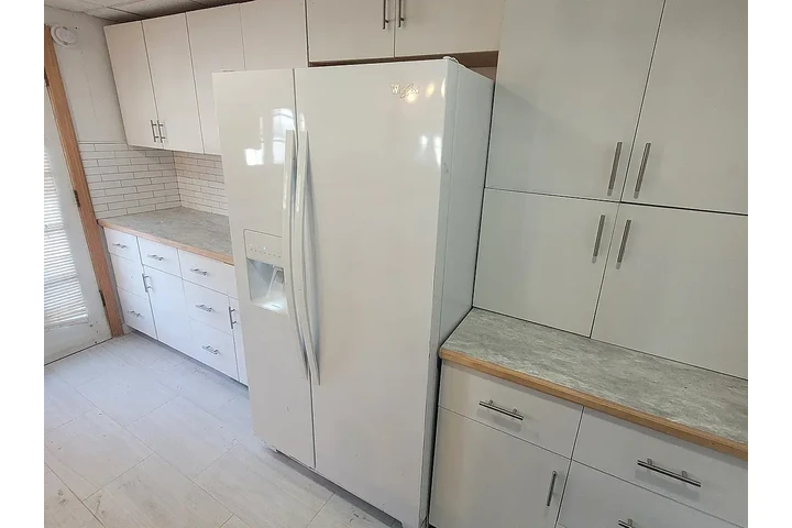 $1500 : This is a rare SINGLE FAMILY h image 6