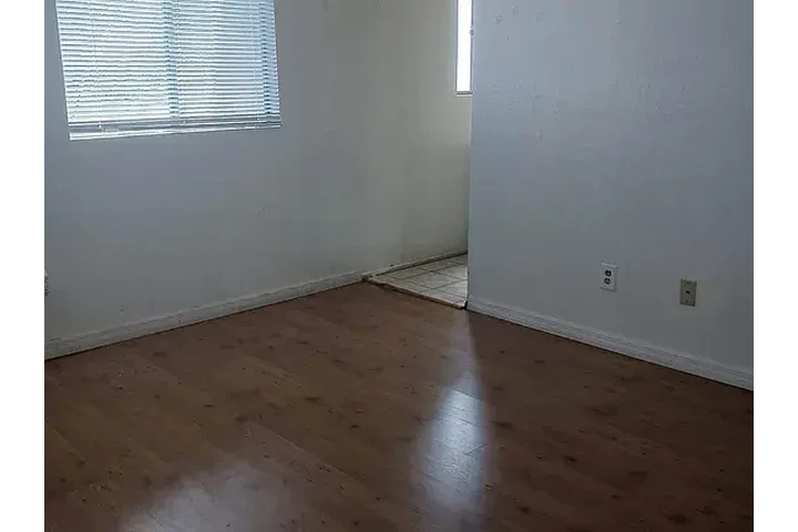 $1100 : Fácil acceso a Baldwin Park CA image 2