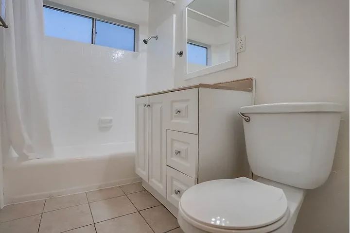 $1800 : Apartment Building image 5