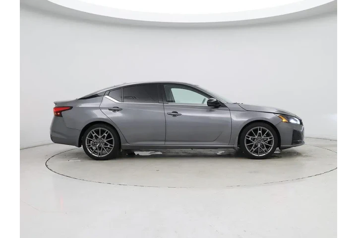 $27998 : Nissan Altima 2024 2.0 SR 4d image 7