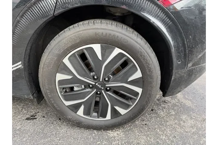$28766 : Kia EV6 2024 AWD Wind 4dr Cr image 5