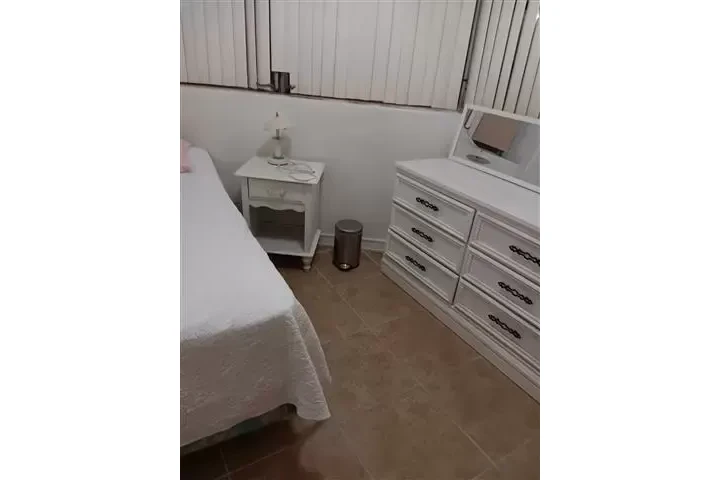 $650 : RENTO CUARTO MIAMI image 1