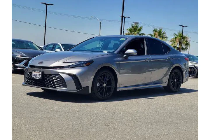 $29792 : Toyota Camry 2025 SE 4dr Sed image 4