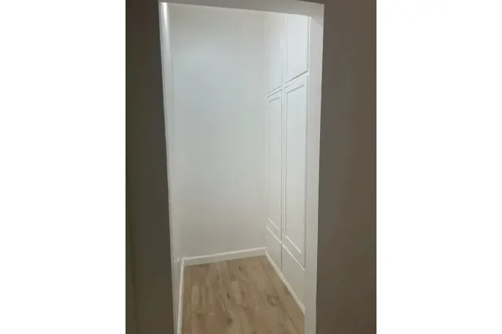 GLENDALE APARTMENT image 1