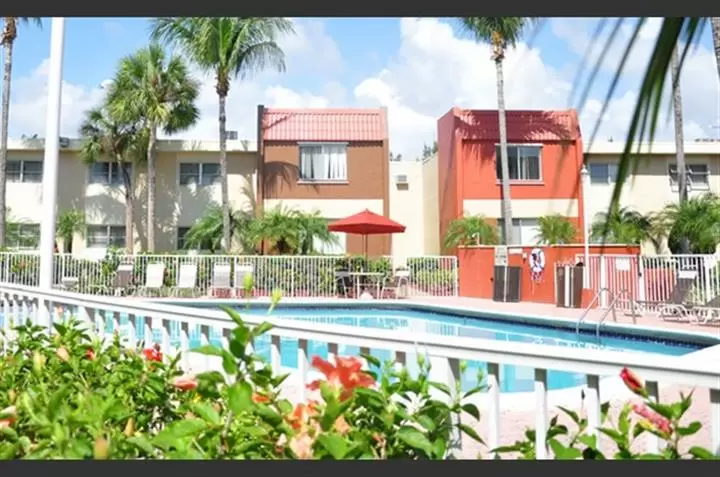 $2360 : Westchester. Miami image 4