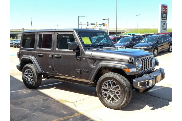 $35587 : 2025 Wrangler Sahara 4 Door 4 image 4