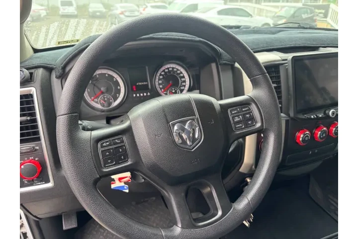 $26599 : 2019 RAM 1500 Classic SLT image 9