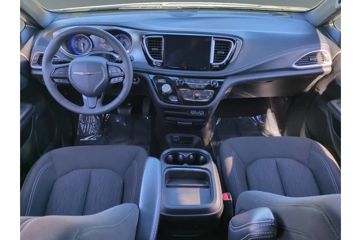 $32250 : Chrysler Pacifica 2024 Touri image 10