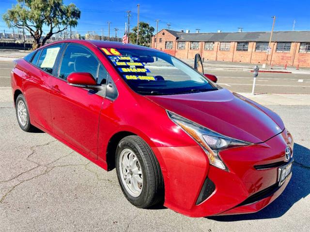 $18995 : 2016 Prius Two image 3