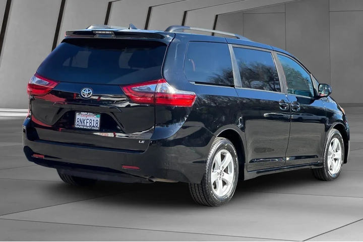 $25000 : Toyota Sienna 2020 LE 7-Pass image 4
