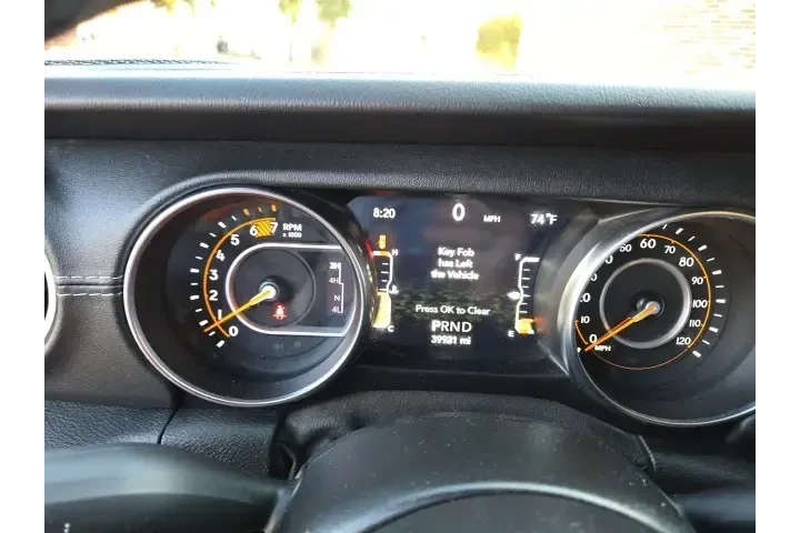 $33990 : Jeep Wrangler Unlimited 2021 image 9