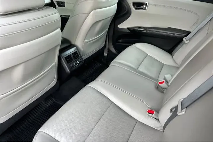 $22995 : Toyota Avalon 2017 XLE 4dr S image 4