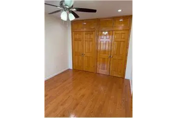 $2450 : Rental property with 1 bedro image 6