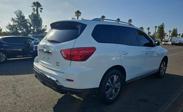 $17045 : Pre-Owned 2019 Pathfinder SV image 2