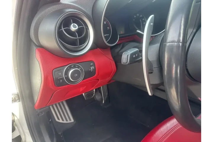 $21626 : Alfa Romeo Giulia 2021 Ti 4d image 7