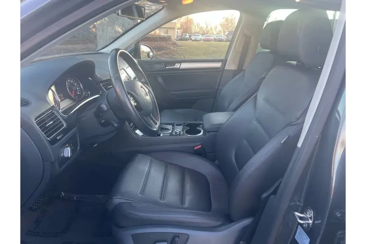 $11997 : 2014 Touareg V6 Sport image 8