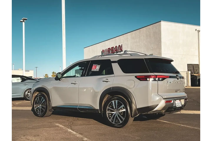 $37728 : Nissan Pathfinder 2024 Plati image 5