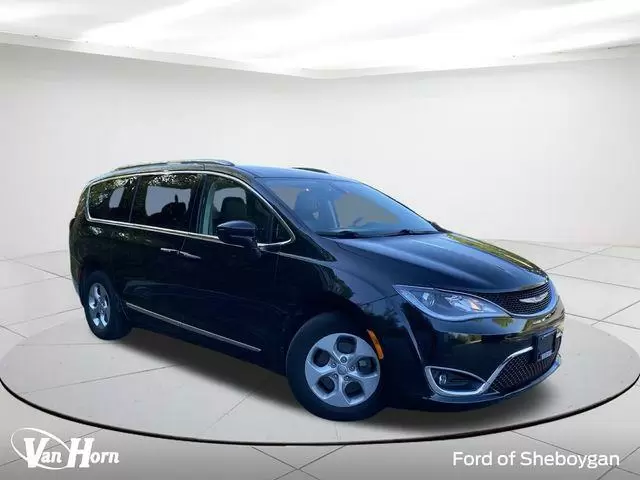 $15685 : Pre-Owned 2017 Pacifica Touri image 1