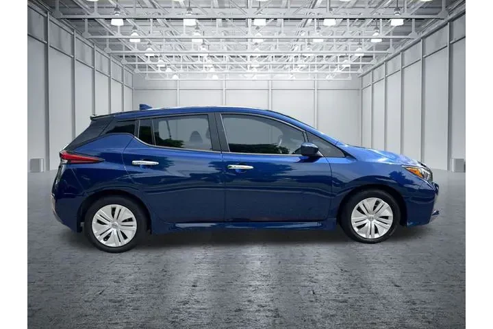 $13995 : Nissan LEAF 2023 S 4dr Hatch image 8
