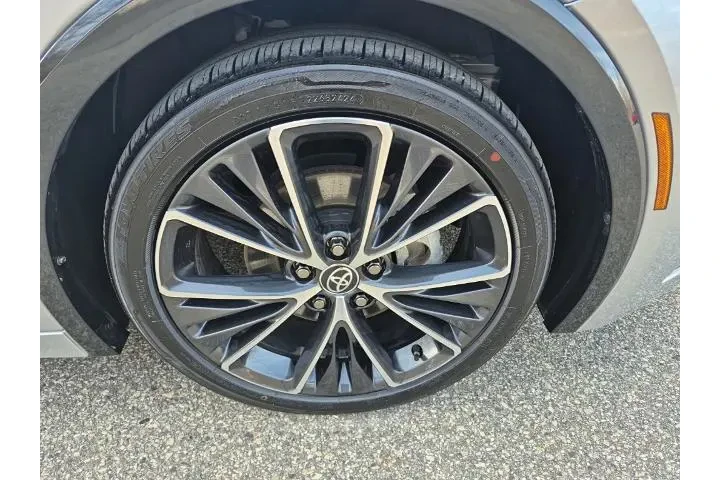 $29990 : Toyota Prius 2024 AWD Limite image 8