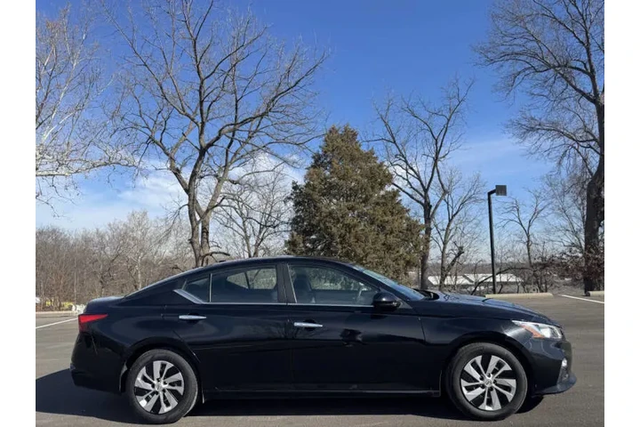 $8999 : 2020 Altima 2.5 S image 5