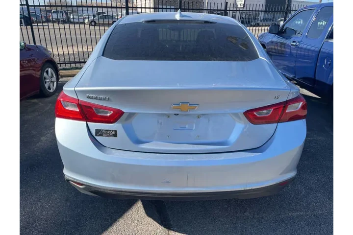 2018 Malibu LT image 3