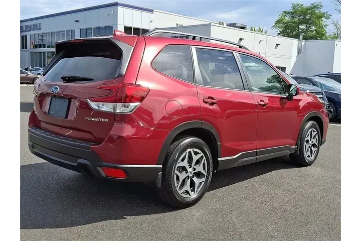$21789 : Subaru Forester 2019 AWD Pre image 6