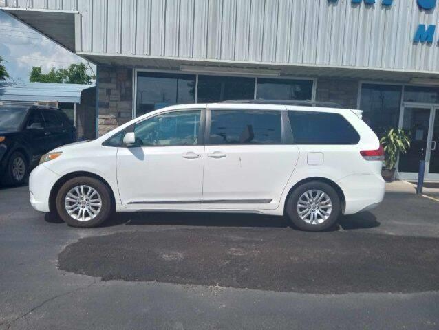 $12100 : 2013 Sienna image 2