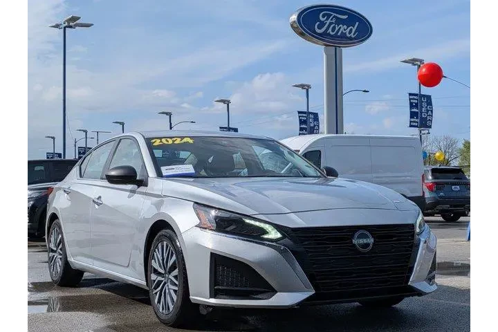 $17999 : Nissan Altima 2024 2.5 SV 4d image 2