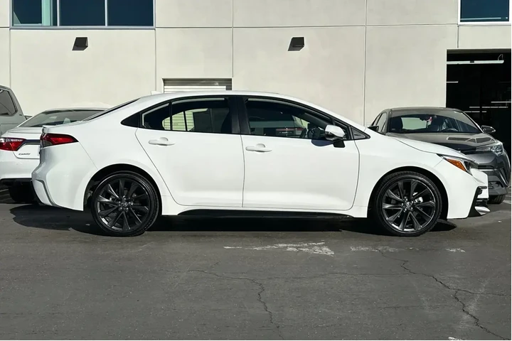 $22995 : Toyota Corolla 2023 SE 4dr S image 3