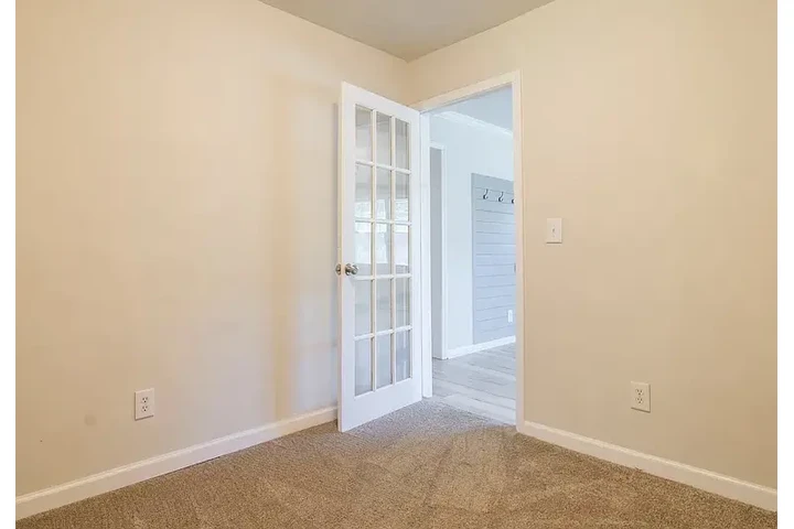 $1800 : Live in our charming 3-bedroom image 5
