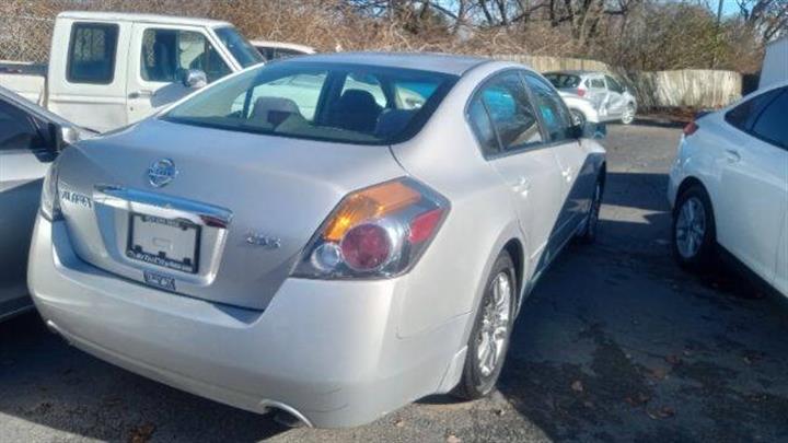 $8500 : 2012 Altima 2.5 S image 3