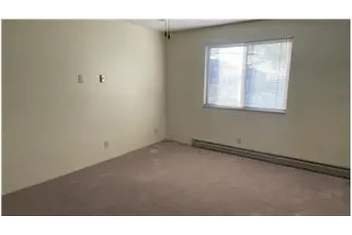 $850 : Rental property with 2 bedro image 6