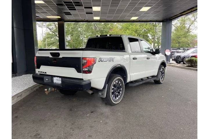 Nissan Titan 2021 4x4 PRO-4X image 5