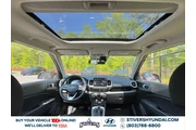 $23355 : Hyundai VENUE 2025 SEL 4dr C thumbnail