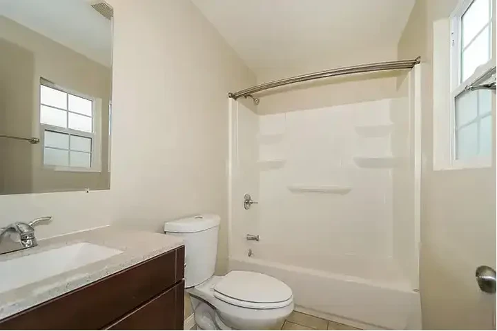 $1700 : North Miami 4 Bed & 2 Bath image 7