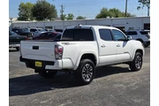 $29994 : Toyota Tacoma 2021 4x2 TRD O thumbnail