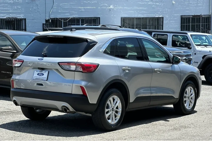 $17900 : Ford Escape 2021 AWD SE 4dr image 4