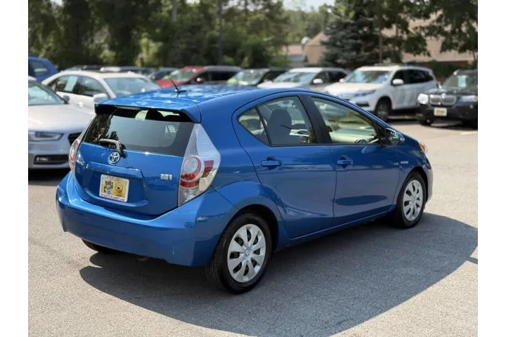 $8500 : 2012 Prius c Two image 7