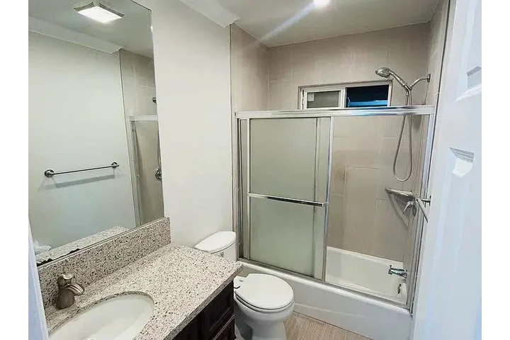 $3350 : Se Renta Casa en Sun Valley ! image 7