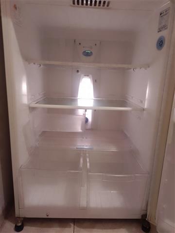 $2500 : Refrigerador LG image 3