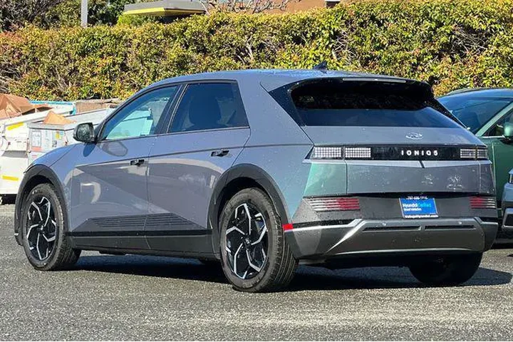 $24690 : Hyundai IONIQ 5 2024 SEL 4dr image 9