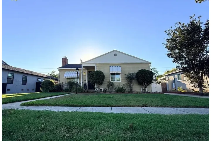 $2200 : Beautifully updated 3-bed, 2-b image 1