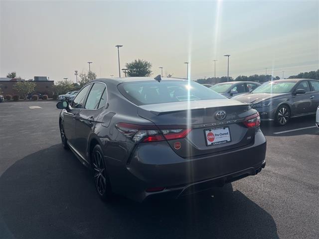 $22584 : PRE-OWNED 2022 TOYOTA CAMRY SE image 5