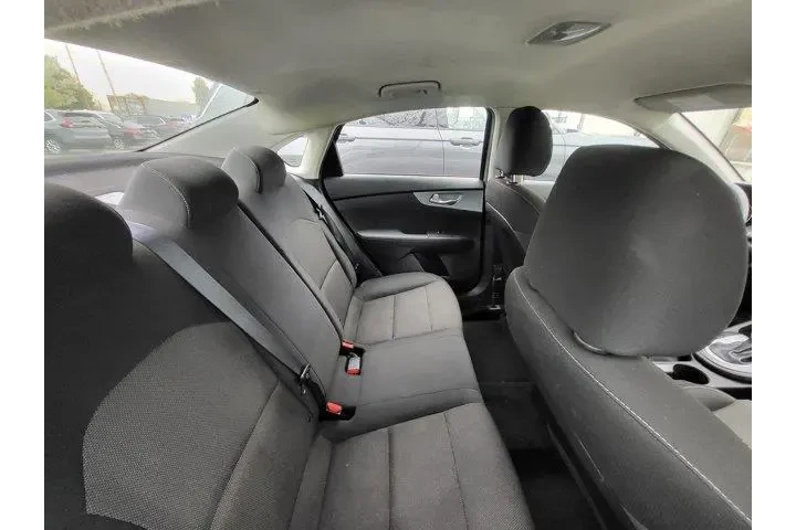 $15321 : Kia Forte 2023 LX 4dr Sedan image 9