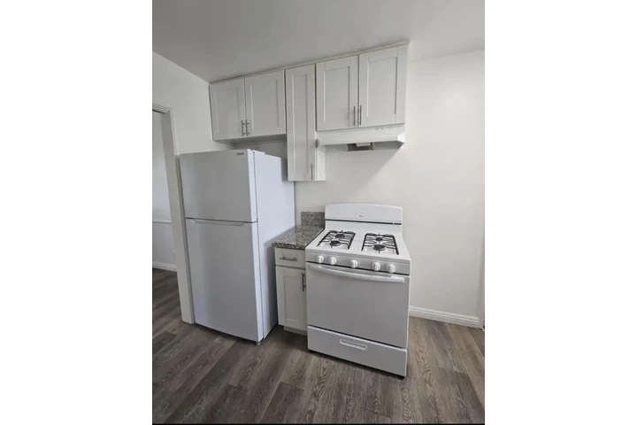 $1500 : Authentically  pleasing house image 1