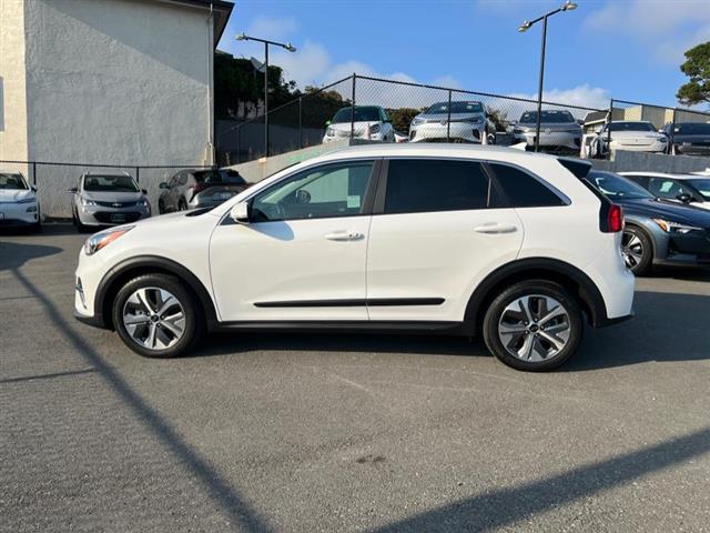 $23200 : Used 2021 Niro EV EX Premium image 5