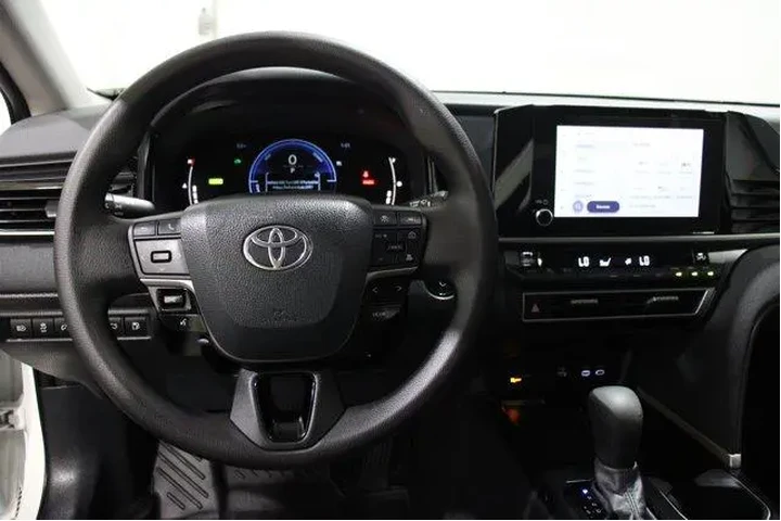 $27998 : Toyota Camry 2025 LE 4dr Sed image 8