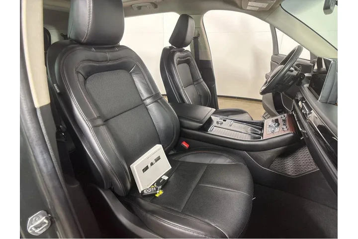 $48594 : 2023 Aviator Reserve image 6