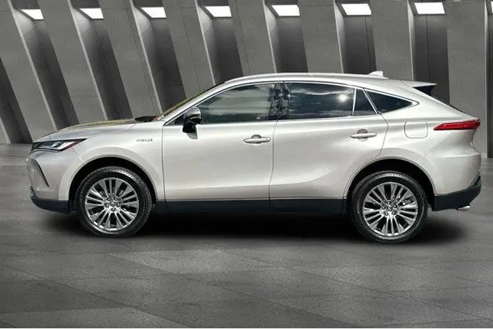 $30900 : Toyota Venza 2021 AWD XLE 4d image 8